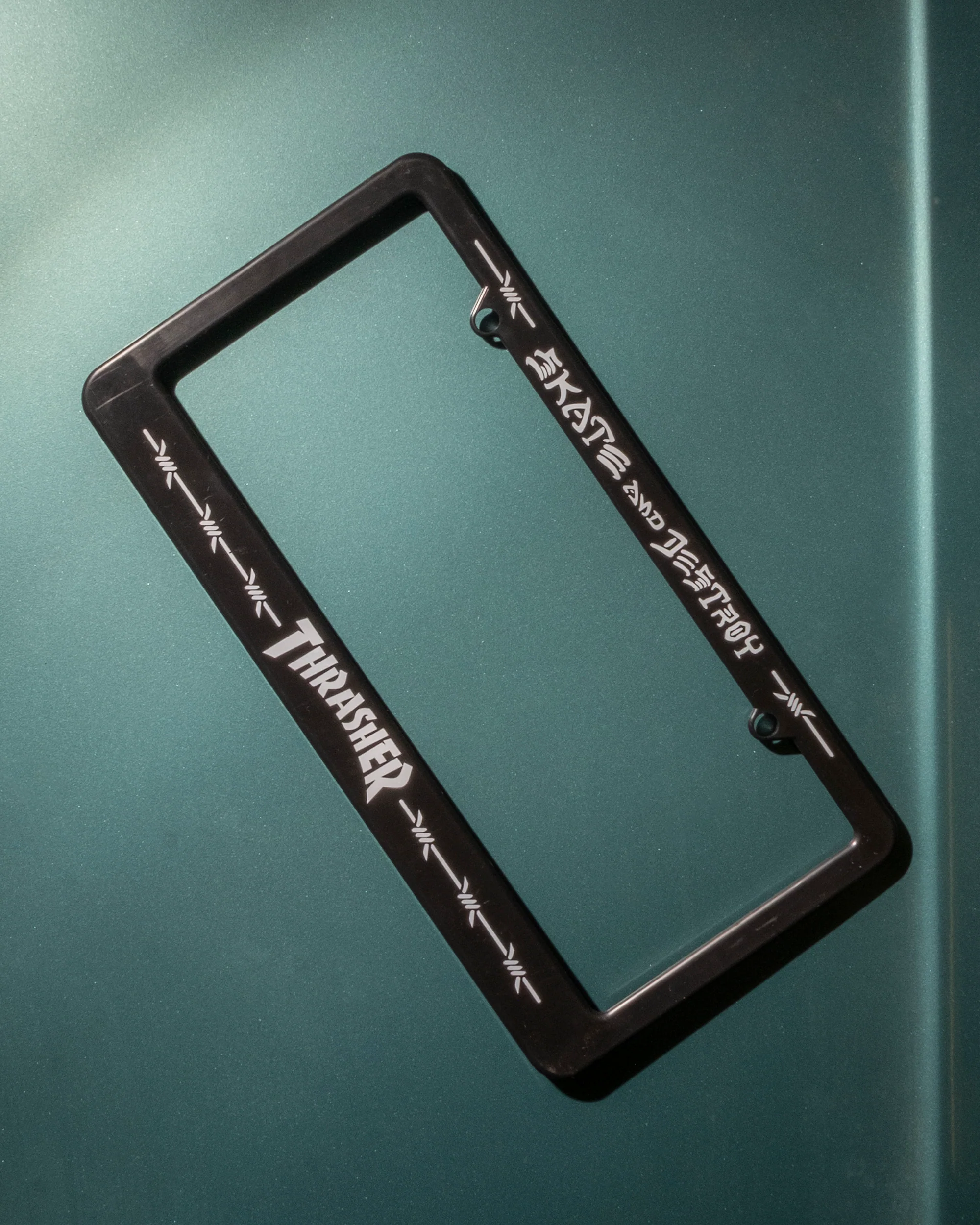 BARBED WIRE - LICENSE PLATE COVER - BLACK - Image 3