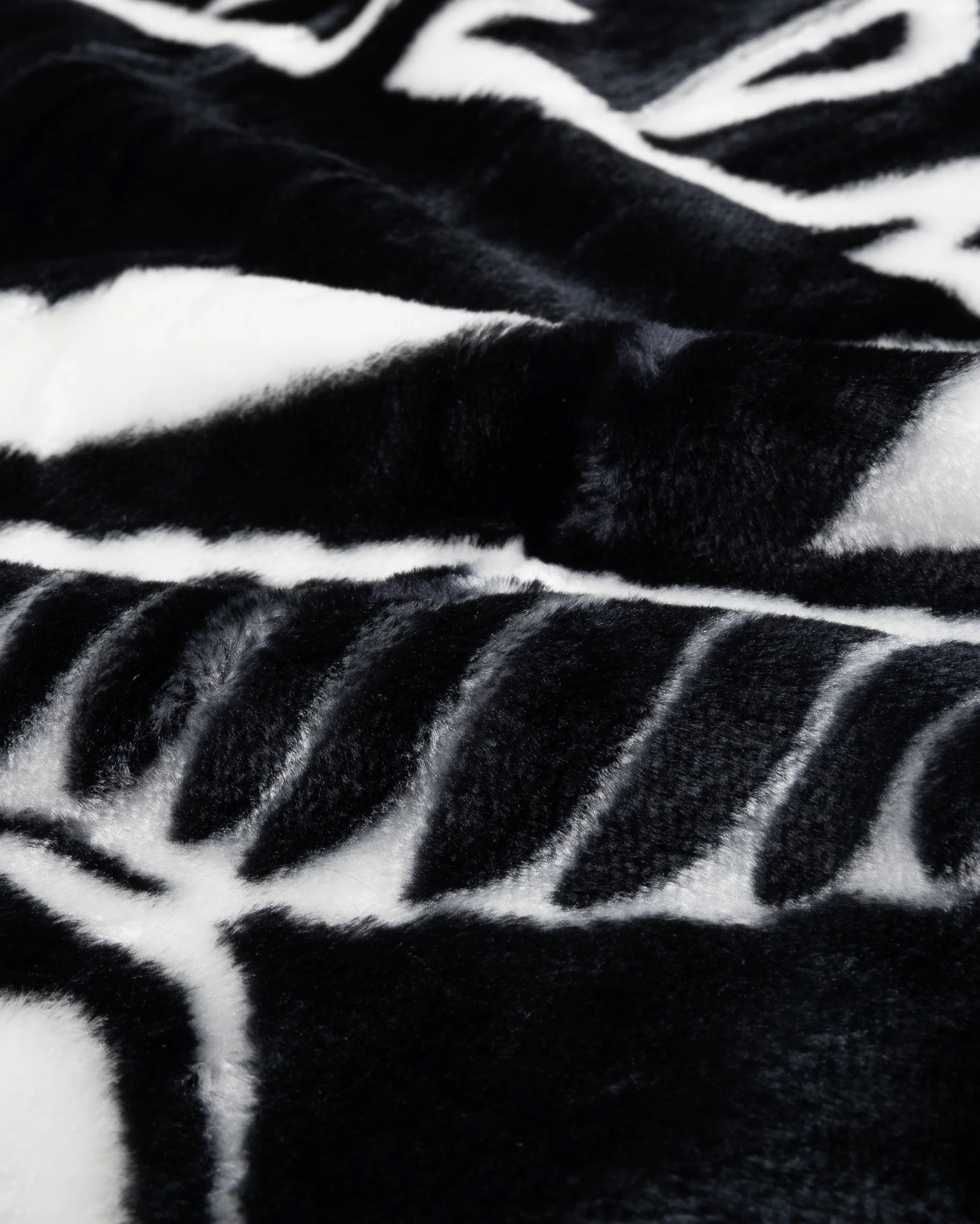 SKATEGOAT - BLANKET - BLACK - Image 3